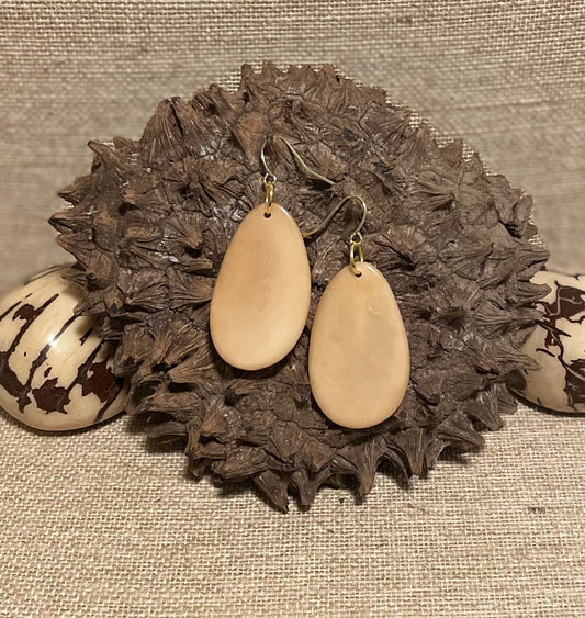 beige thin sliced tagu earrings autumn  spring